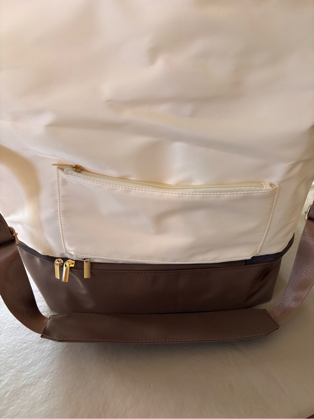 NEW Cream and Brown Travel Shoulder Bag with Front Zip Pocket - Picture 3 of 10